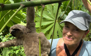 Michèle Rusconi und eine Faultier