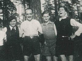 Die Illegale Gruppe im Juni 1943 im Berliner Grunewald, v. l. n. r.: Gad Beck, David Billard, Jizchak Schwersenz, Zvi Aviram und Poldi Chones. Bild: Wichern-Verlag.